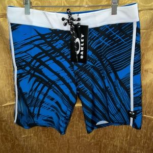 Mens short Oakley new size 32